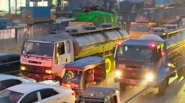 ঘরমুখো মানুষের চাপে যমুনা মহাসড়কে ধীরগতি