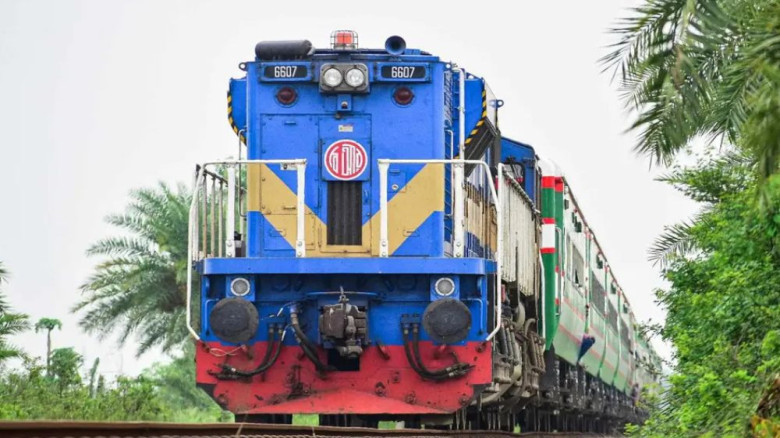 ঈদযাত্রায় শেষ দিনের ফিরতি ট্রেনের টিকিট বিক্রি হচ্ছে আজ