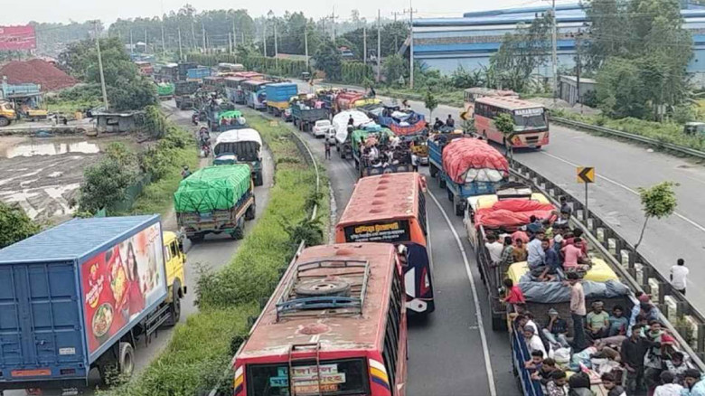 ঢাকা-টাঙ্গাইল মহাসড়কে ২৩ কিলোমিটার যানজট, বৃষ্টিতে ভোগান্তি