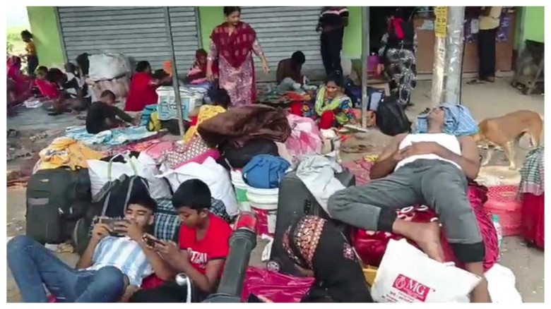 দেশে ফিরতে সীমান্তে ‘অনুপ্রবেশকারীদের’ ভিড়