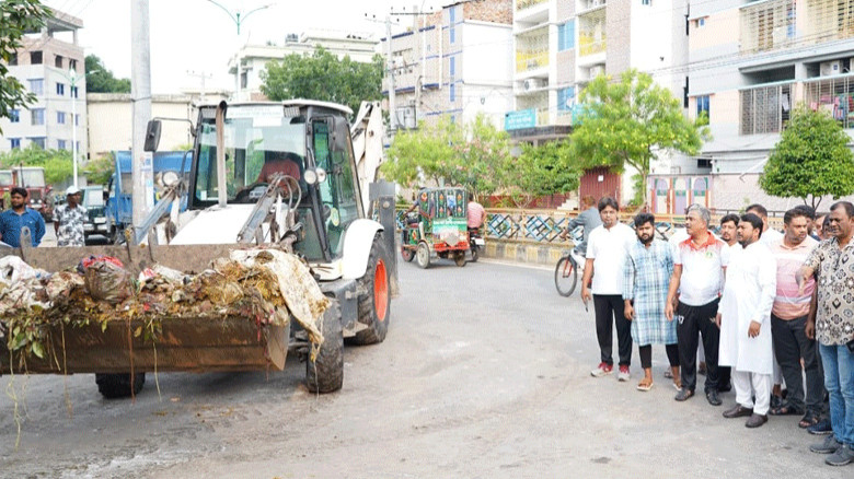 ৮ ঘণ্টার মধ্যেই পরিচ্ছন্ন রাজশাহী, কথা রাখলেন রাসিক প্রশাসক