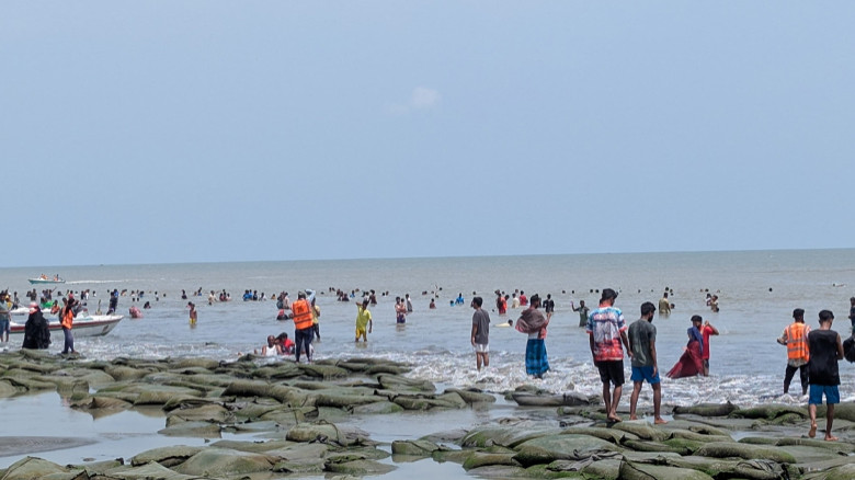 ঈদের দীর্ঘ ছুটিতেও ফাঁকা কুয়াকাটা, হতাশ ব্যবসায়ীরা