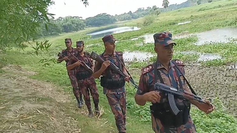 হিলি সীমান্তে কোরবানির চামড়া পাচার ঠেকাতে বিজিবির কঠোর নজরদা