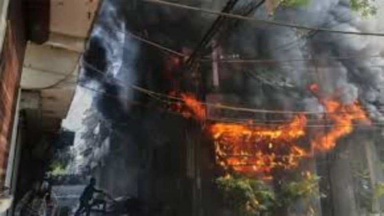 দিল্লির হোটেলে ভয়াবহ অগ্নিকাণ্ডে নিহত ২১, আহত ৪০-এর বেশি