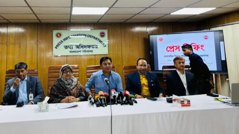 হজ ফ্লাইটে লাগেজ চুরির অভিযোগ ভিত্তিহীন: বিমান প্রতিমন্ত্রী