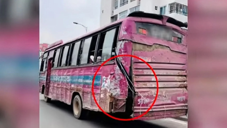 ভাইরাল ভিডিওর পর ঢাকায় জরাজীর্ণ মিনিবাসের রুট পারমিট ও নিবন্