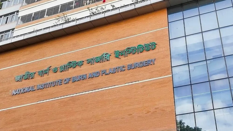 সিগারেটে আগুন ধরাতেই বিস্ফোরণ, দগ্ধ ৩
