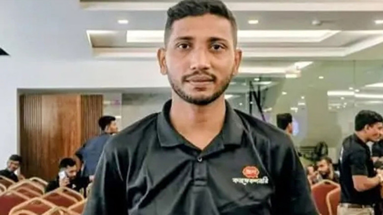 সড়কে নিভল স্বামীর প্রাণ, কন্যাসন্তান নিয়ে দিশেহারা স্ত্রী