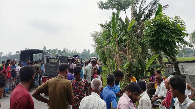 রাজারহাটে সড়ক দুর্ঘটনায় বাবা-ছেলের মর্মান্তিক মৃত্যু