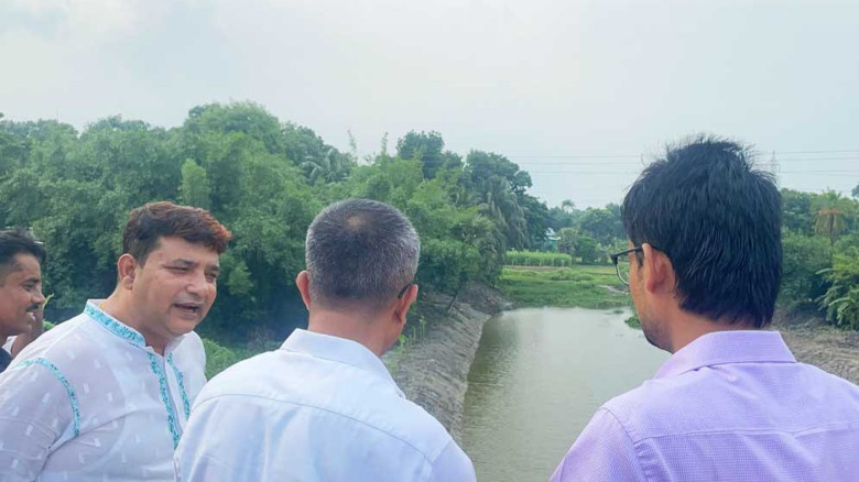 খাল পুনঃখনন কাজ পরিদর্শনে সন্তোষ প্রকাশ করলেন ফরিদপুরের জেলা
