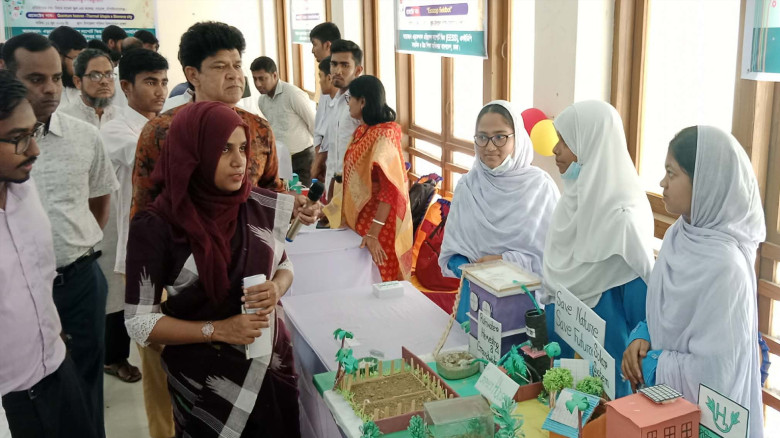 চাঁপাইনবাবগঞ্জের নাচোলে বিজ্ঞান উদ্ভাবনী প্রজেক্ট প্রদর্শনীর