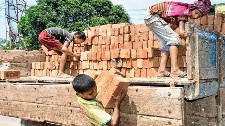 বন্ধের পরিবর্তে বাড়ছে শিশুশ্রম, ঝুঁকিতে শিশুদের ভবিষ্যৎ ও নি