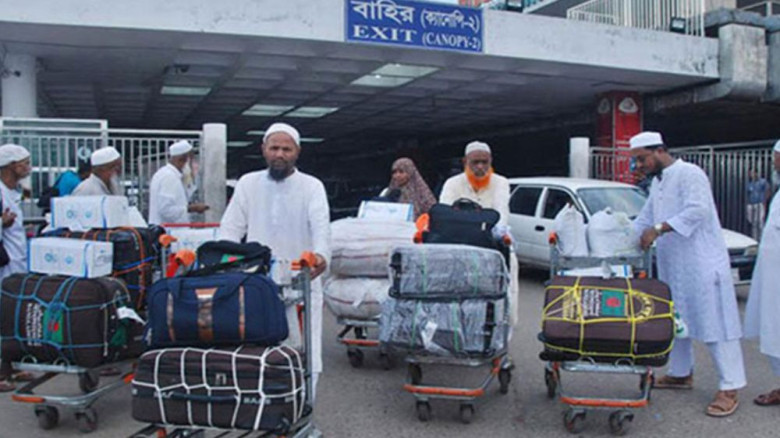 হজ শেষে ফিরলেন ৫৪৩২৩ হাজি, মারা গেছেন ৫০