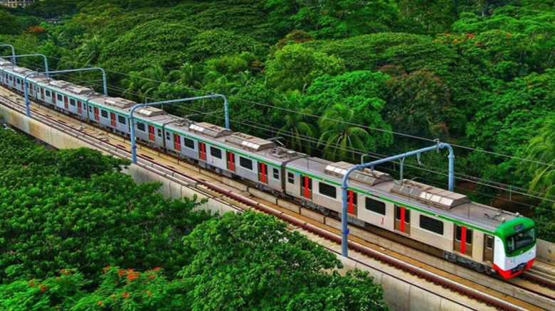 শাহবাগ স্টেশনে বিদ্যুৎস্পৃষ্ট বিড়াল, সাময়িক বন্ধ ছিল মেট্রো 