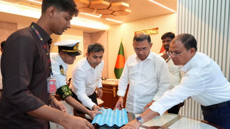 পচা সবজি থেকে পলিথিন উদ্ভাবন পরিদর্শন করলেন প্রধানমন্ত্রী