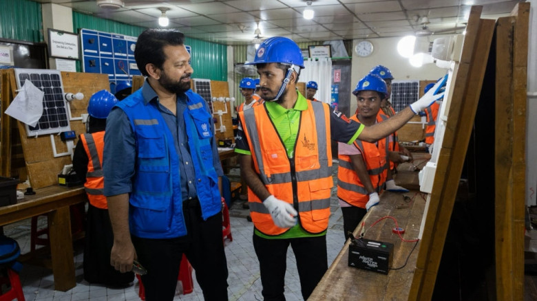 কক্সবাজারে রোহিঙ্গা শিবিরে তাহসান, বৈশ্বিক সহায়তার আহ্বান