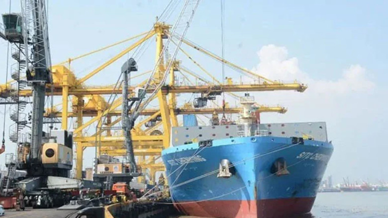 কর্ণফুলীতে লাইটার জাহাজডুবি, ১২ জন উদ্ধার
