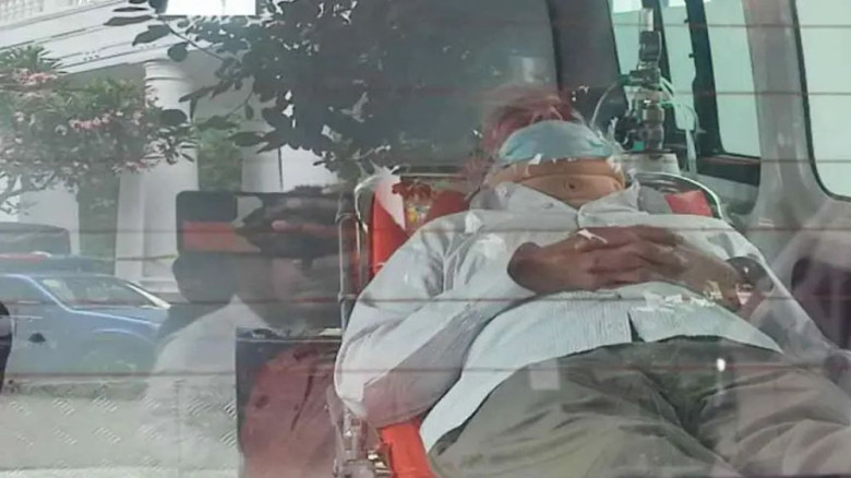 অ্যাম্বুল্যান্সে ট্রাইব্যুনালে আনা হলো সাবেক এমপি ফজলে করিমক