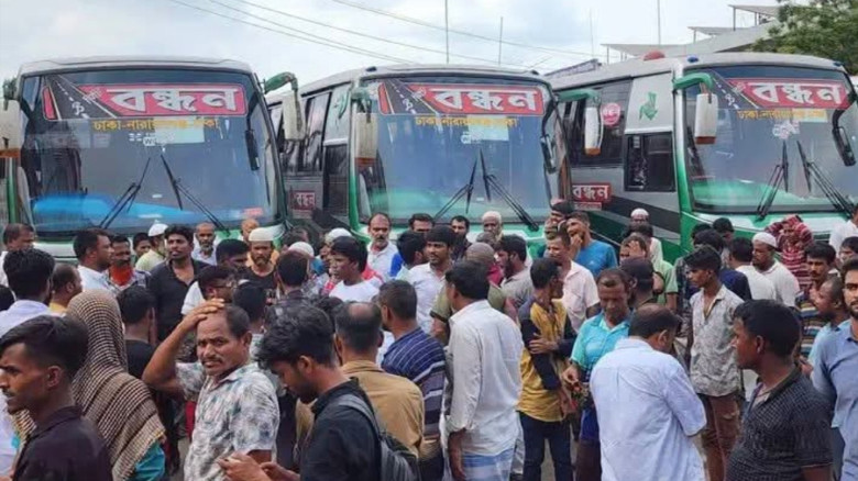আড়াই ঘণ্টা পর স্বাভাবিক ঢাকা-নারায়ণগঞ্জ রুটে বাস চলাচল, প্রশ