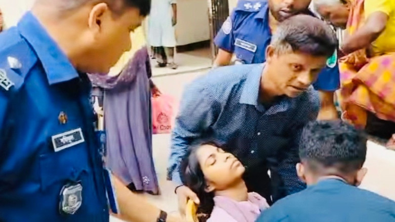 এইচএসসি পরীক্ষার হলে অসুস্থ হয়ে অজ্ঞান ২ শিক্ষার্থী