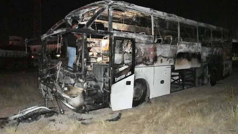 পাকিস্তানে গভীর খাদে যাত্রীবাহী বাস, নিহত অন্তত ৪০