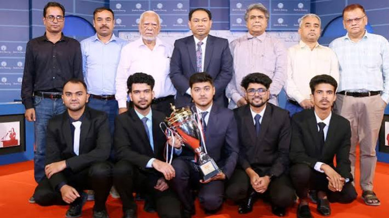 অর্থনীতি পুনরুদ্ধারে বিনিয়োগ বাড়ানোর আহ্বান অধ্যাপক আবু আহমে