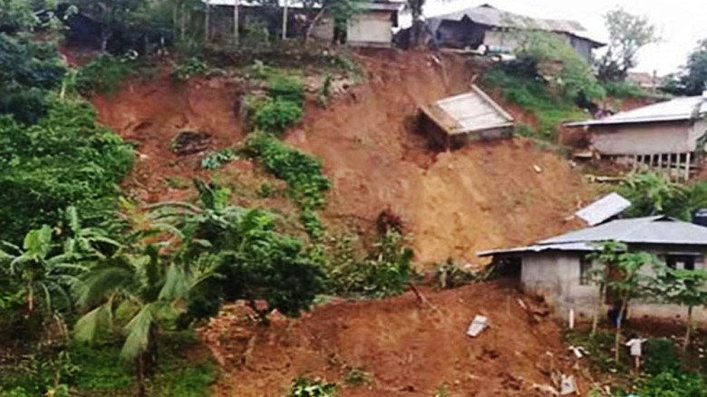 টানা বৃষ্টিতে চট্টগ্রামে পাহাড়ধসের শঙ্কা, নিরাপদ আশ্রয়ে যেতে