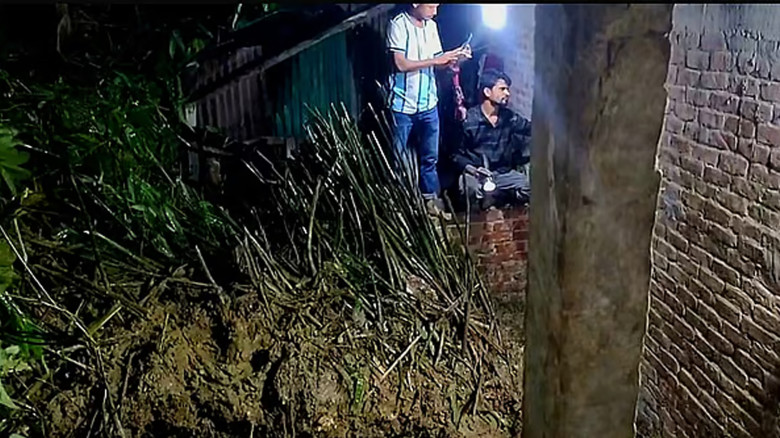 পাহাড়ধসে গৃহবধূর মৃত্যু, অল্পের জন্য রক্ষা পেল স্বামী ও তিন 