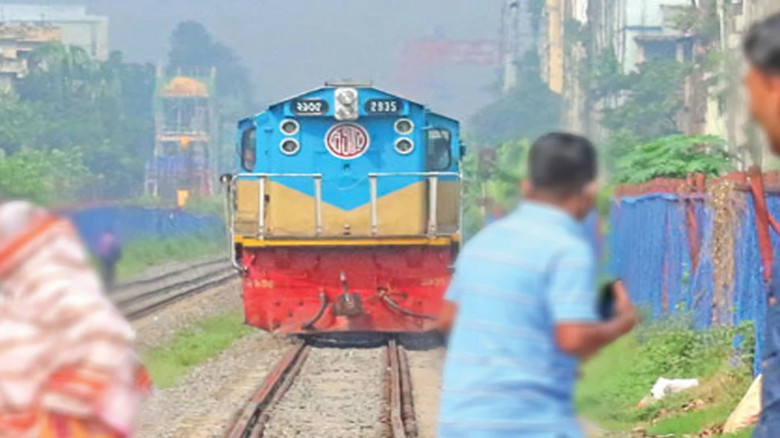 কুড়িলে ট্রেনের ধাক্কায় প্রাণ গেল গার্মেন্টস কর্মীর
