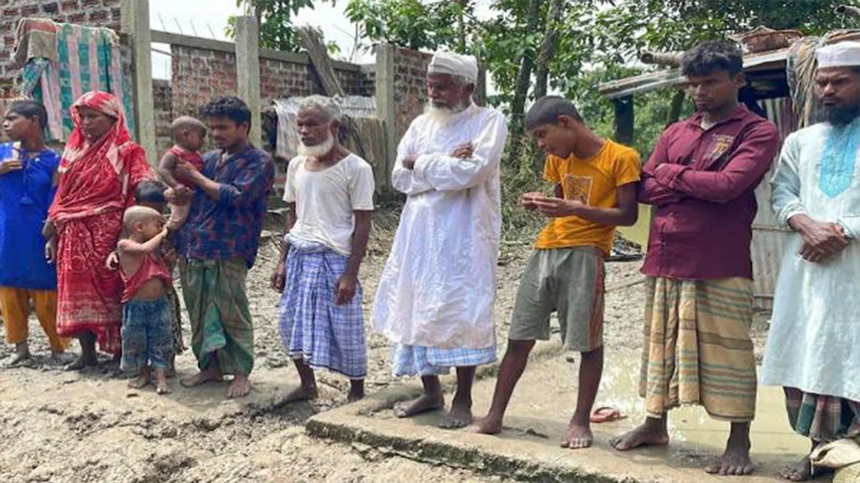এক বাড়িতে পানিবন্দি ১১ দৃষ্টিপ্রতিবন্ধী, মানবেতর জীবনযাপন