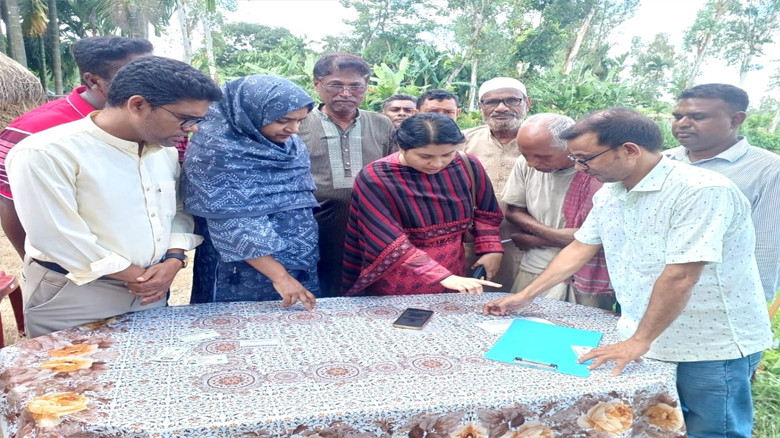 ফুলবাড়ীতে কৃষি কার্ড বিতরণের প্রথম ধাপের কার্যক্রমের উদ্বোধ