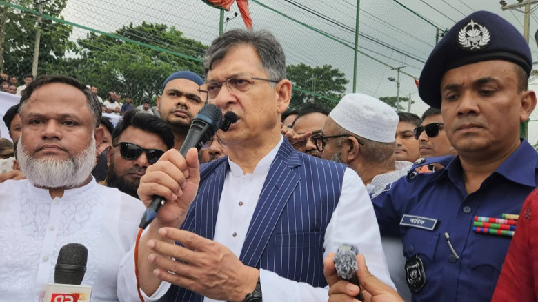বন্যার সময় আসতে না পারায় এলাকাবাসীর কাছে ক্ষমা চাইলেন স্বরা