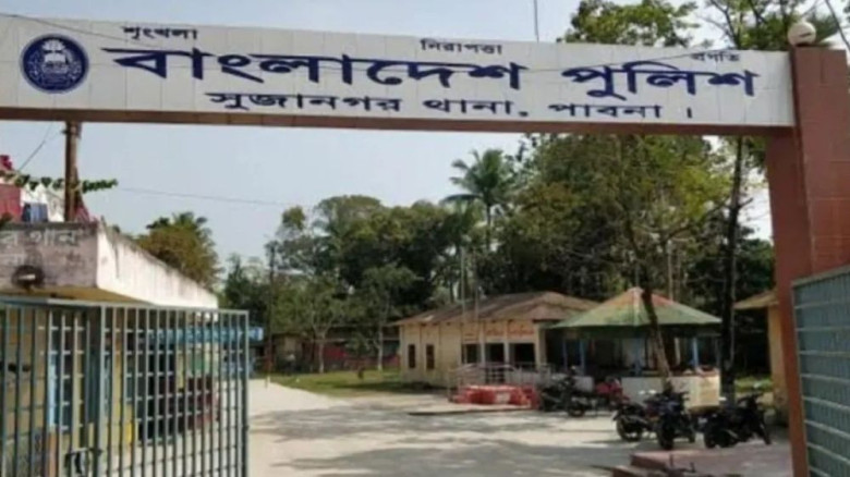 পুলিশের ওপর হামলার ঘটনায় আওয়ামী লীগ নেতাদের নামে দুই মামলা