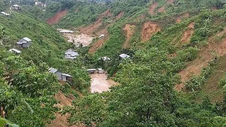 চট্টগ্রামে বর্ষা মানেই পাহাড়ধসের আতঙ্ক, প্রাণহানি বেড়ে ৫৪