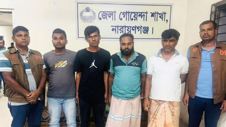 নারায়ণগঞ্জে বাস থামিয়ে চাঁদাবাজি, গ্রেপ্তার ৪