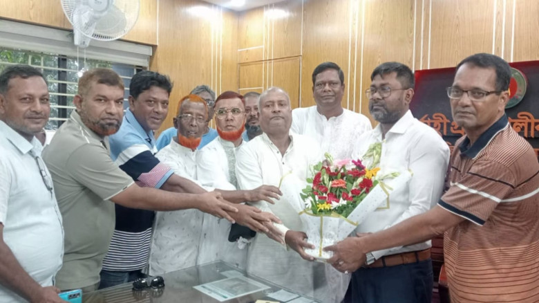 চাঁপাইনবাবগঞ্জ এলজিইডি'র নবাগত নির্বাহী প্রকৌশলীকে ঠিকাদার স