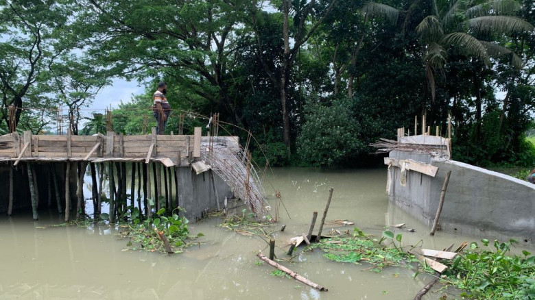 গৌরনদীতে নির্মাণাধীন ব্রিজ ধস, তদন্তে দুটি কমিটি গঠন