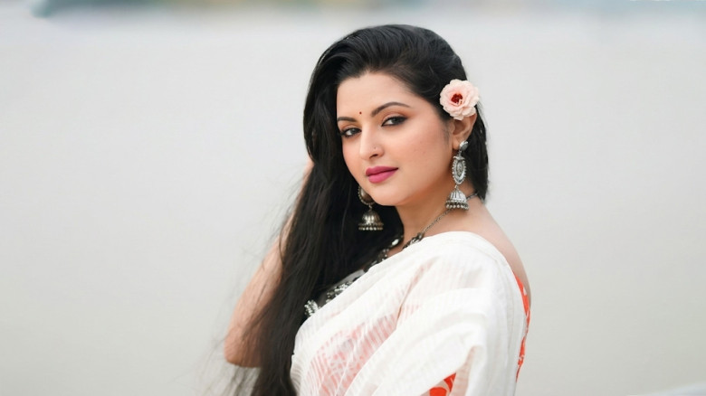 সাকিব আল হাসানকে ছাড়িয়ে ফেসবুক অনুসারীতে শীর্ষে পরীমনি