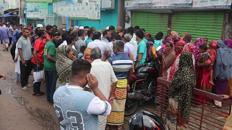 নওগাঁয় বিআরটিসি বাসের চাপায় টেকনিক্যাল কলেজের শিক্ষক নিহত
