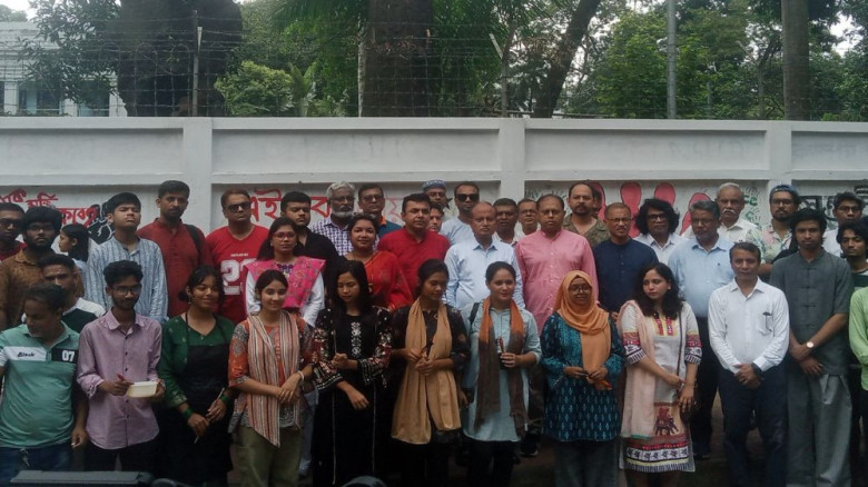 ঢাবি ক্যাম্পাসে জুলাই-গ্রাফিতি পুনর্লিখন কার্যক্রমের উদ্বোধন