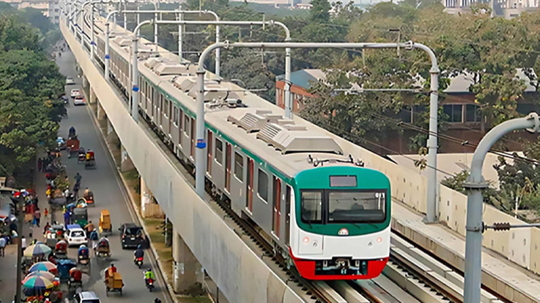 মিরপুরে বোমাতঙ্ক কাটিয়ে স্বাভাবিক হলো মেট্রোরেল চলাচল