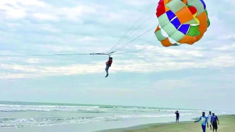 পর্যটক মৃত্যুর পর কক্সবাজারে সব প্যারাসেইলিং কার্যক্রম বন্ধ