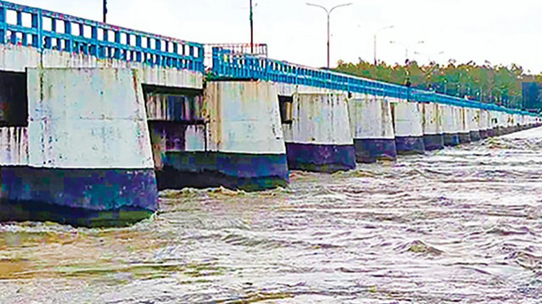 উত্তরাঞ্চলে ধেয়ে আসছে ভারতীয় ঢল, বন্যার আতঙ্কে মানুষ