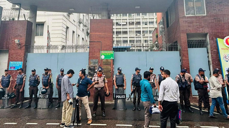 ১১ দলীয় ঐক্যের ঘেরাও কর্মসূচি, সচিবালয়ের সব গেট বন্ধ