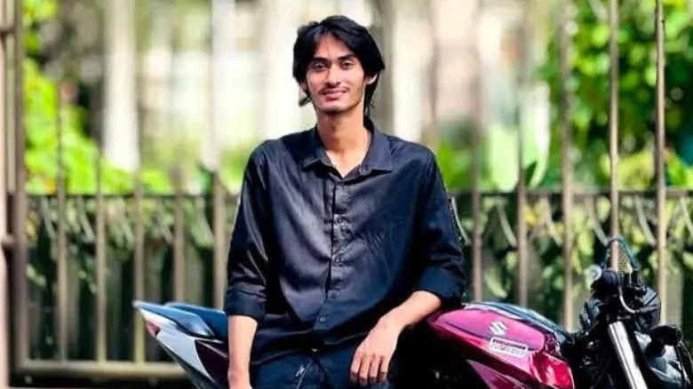 ওভারটেক করতে গিয়ে সড়কে ঝরল যুবকের প্রাণ