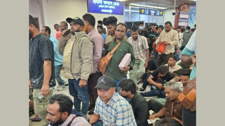 লিবিয়া থেকে দেশে ফিরলেন আরো ৩৪০ বাংলাদেশি