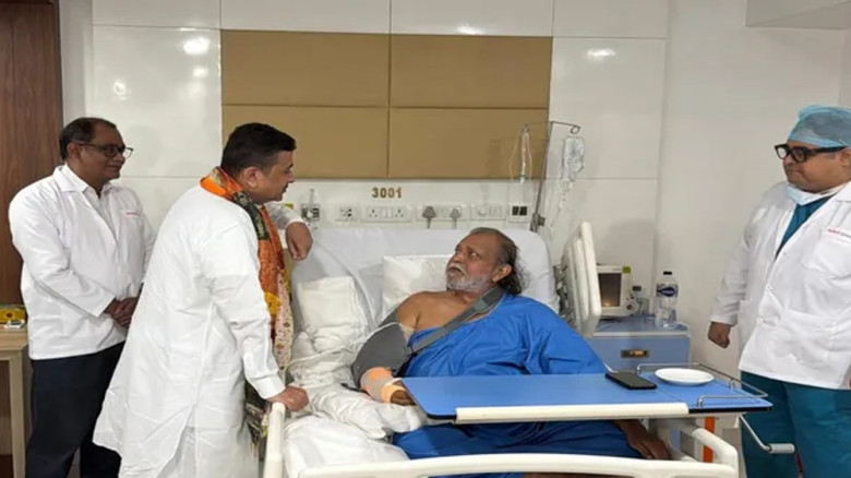 অসুস্থ হয়ে হাসপাতালে মিঠুন চক্রবর্তী