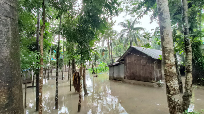 বৃষ্টিতে জলাবদ্ধতা, পানিবন্দি হাজারো পরিবার