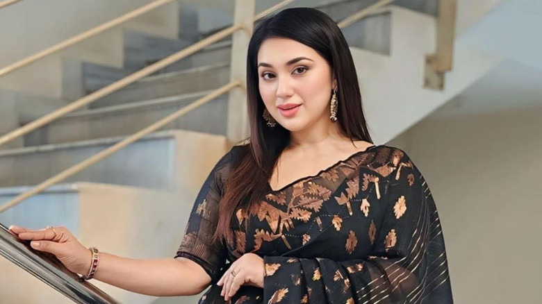 নেপালে কেবল কারে চড়ে আতঙ্কিত অপু বিশ্বাস
