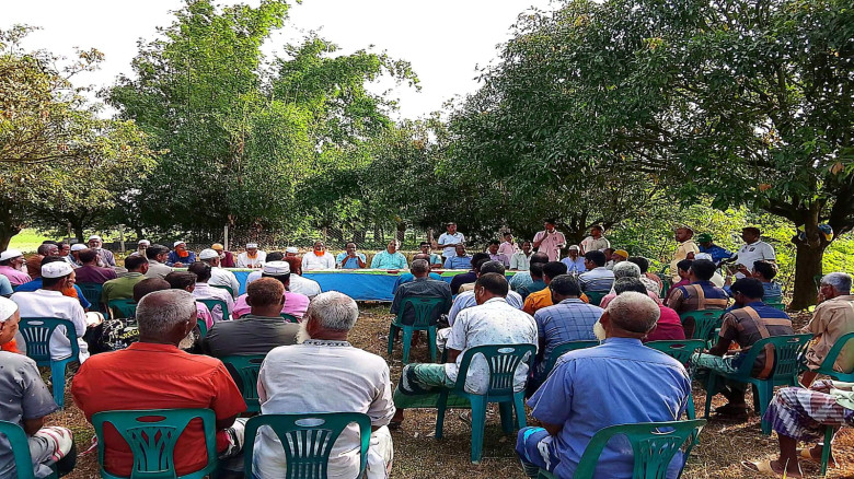 নাচোলে ঈদগাহ ও গোরস্থান পুনর্নির্মাণ কাজের উদ্বোধন